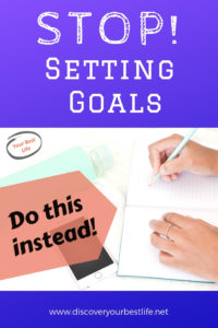 Don't let 2019 become like every other year. Instead, create habits that will result in lasting change. Ideas and activities to help you reach your dreams (and goals too!). Daily habits, free printable, motivation to follow a plan that actually works. Create your own planner or bullet journal and track your way to success!